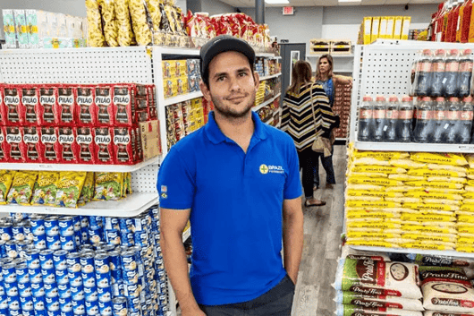 Grocery-Store-point-of-sale-system-employee