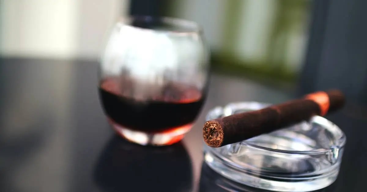 www.cigarspos.comhubfsBlog Featured ImagesCigars POScigar-lounge-start-up-cost
