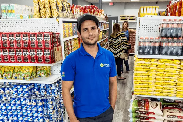 Grocery-Store-point-of-sale-system-employee